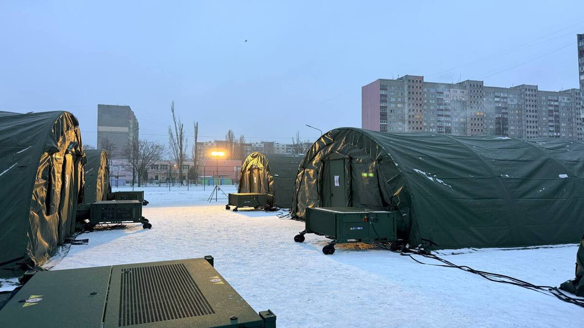 У Деснянському районі відкрили наметове містечко обігріву ДСНС 1