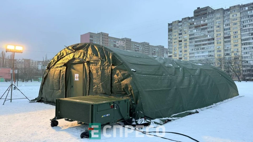 У Деснянському районі відкрили наметове містечко обігріву ДСНС 2