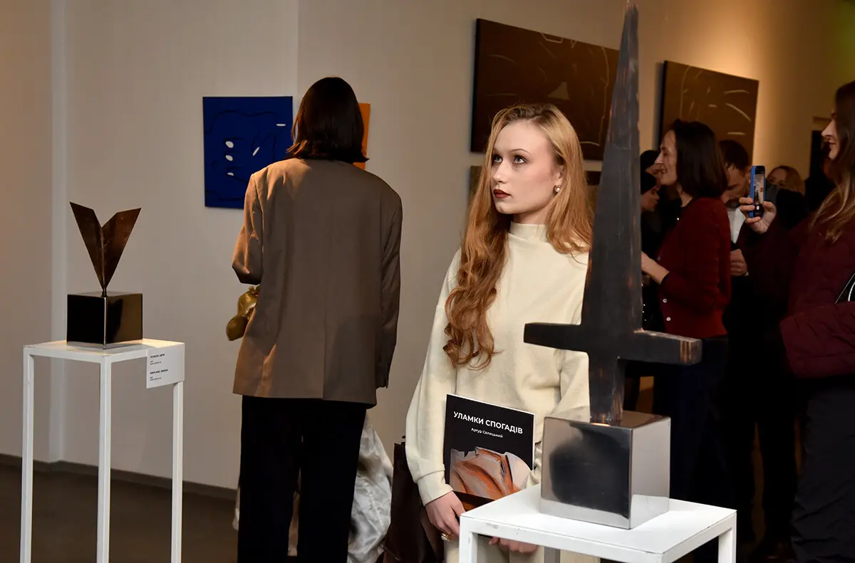 У Києві представили експозицію «Уламки спогадів» художника Артура Солецького 11