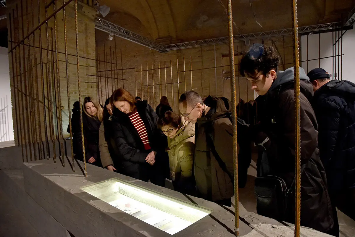 У Мистецькому арсеналі вшанували в’язнів радянських та російських катівень 16