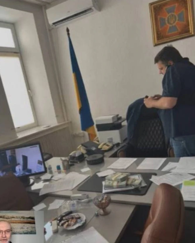 Ваганян розповів та показав фото, як виплачував мільйони Баканову та Наумову 3