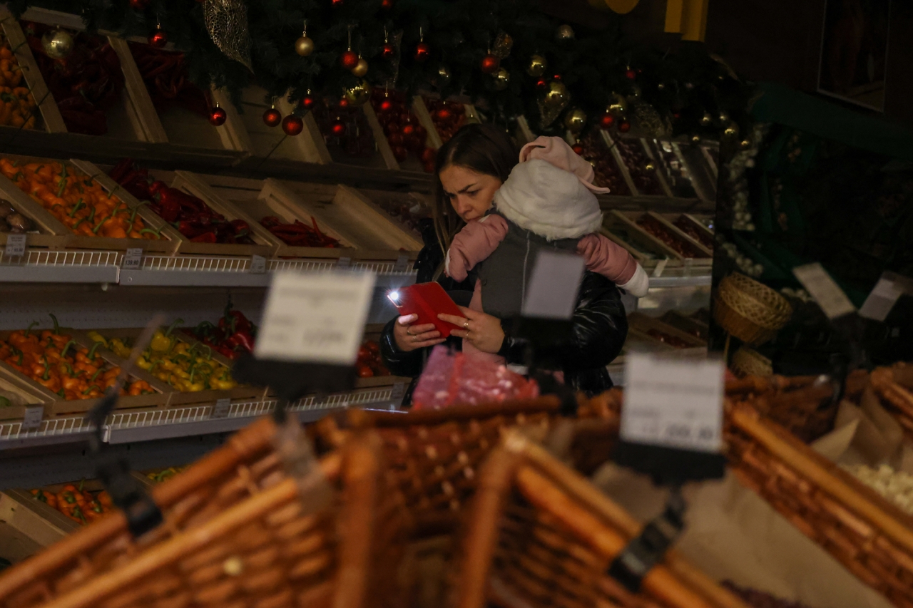 Відключення світла в Україні та Києві - як бізнес виживає на генераторах 8