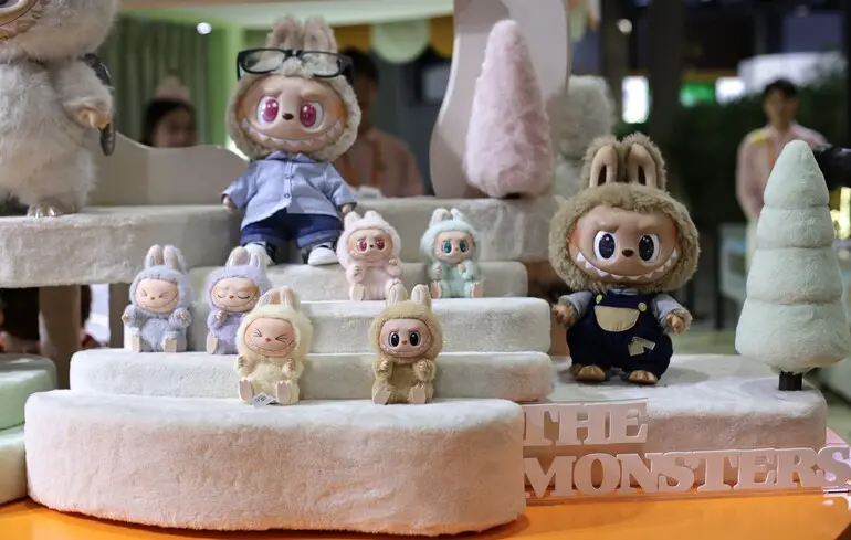 Виробника іграшок Лабубу звинуватили в експлуатації працівників - профспілка виявила порушення на фабриці в Китаї - новини світу 1
