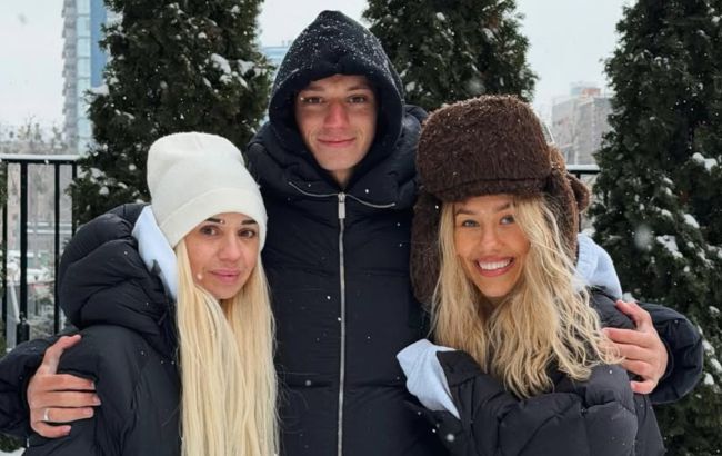 Володимир Бражко на нових фото показався з Дашею Квітковою, мамою і бабусею 1