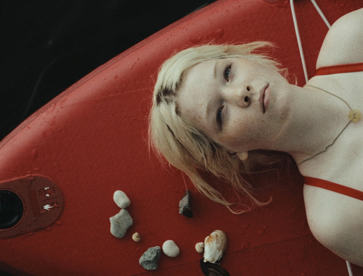 Звук падіння - чотири історії дівчат, які розповідають про травму поколінь - фото - відео - новини України 10