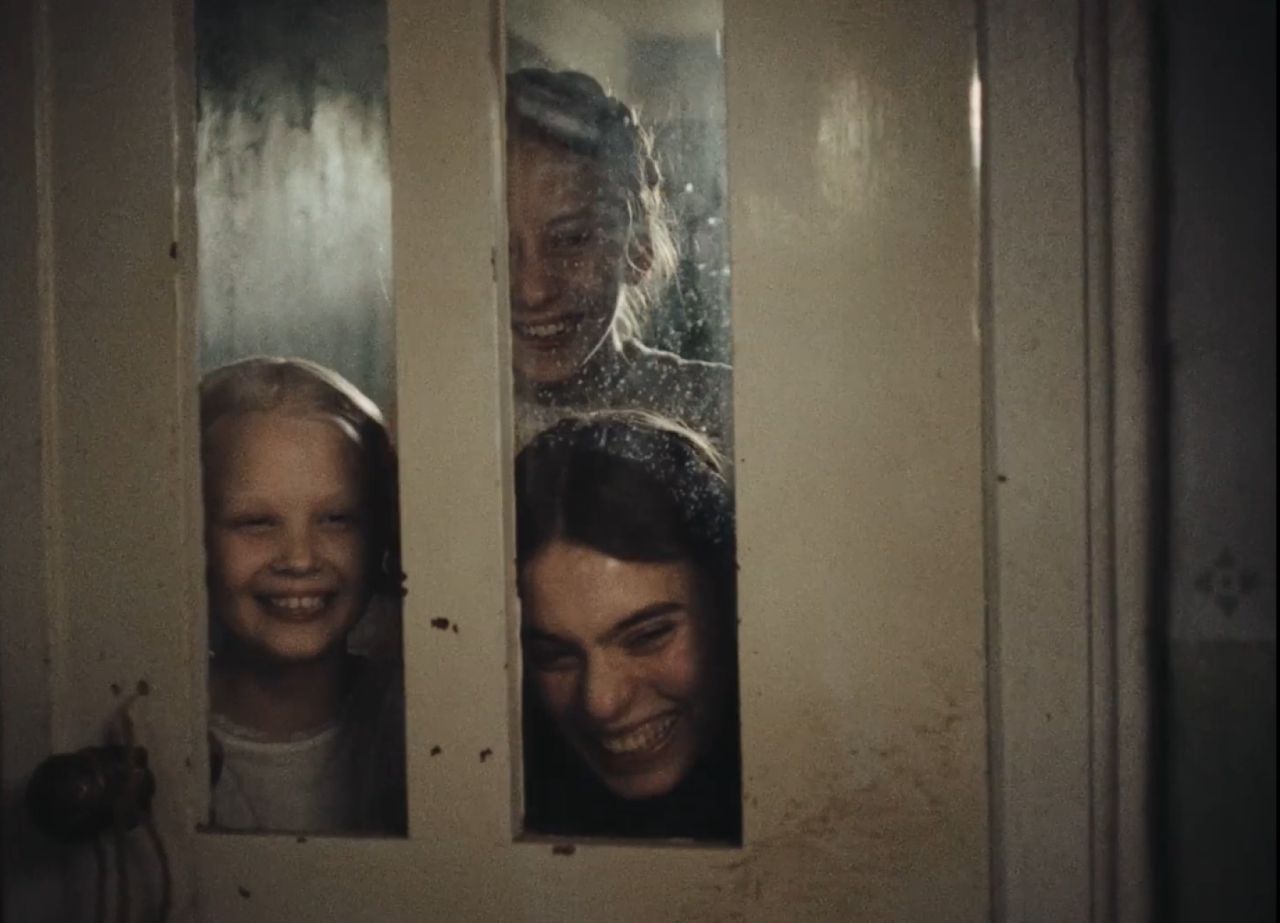 Звук падіння - чотири історії дівчат, які розповідають про травму поколінь - фото - відео - новини України 11