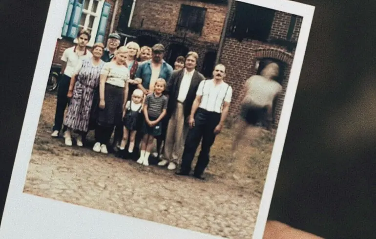 Звук падіння - чотири історії дівчат, які розповідають про травму поколінь - фото - відео - новини України 1