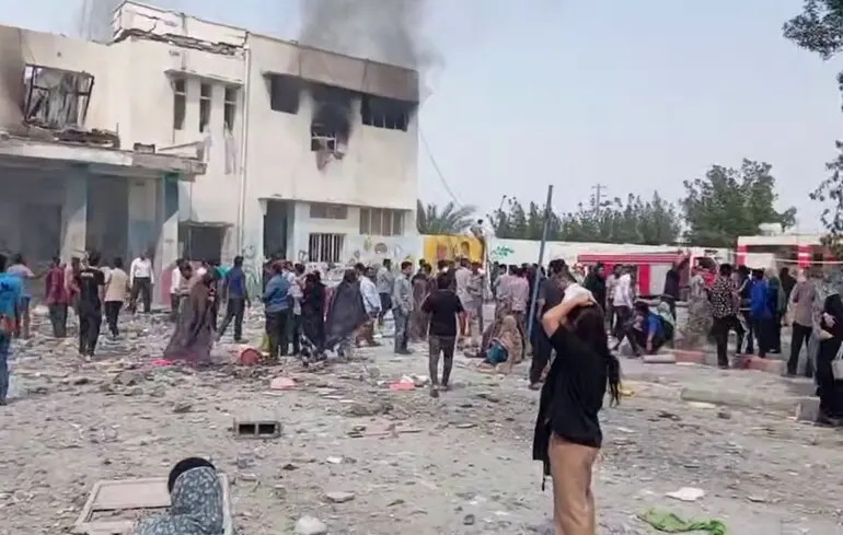 Атака на Іран - Тегеран звинуватив США та Ізраїль в ударі по школі для дівчаток - відео 1