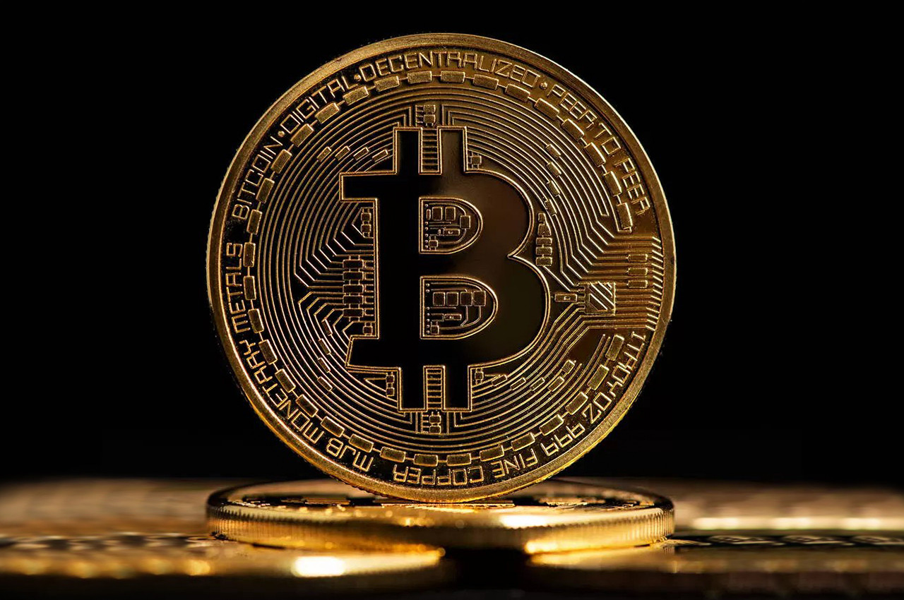 Біткоїн знизився до найнижчого рівня за останні 16 місяців: яка його поточна вартість? 1