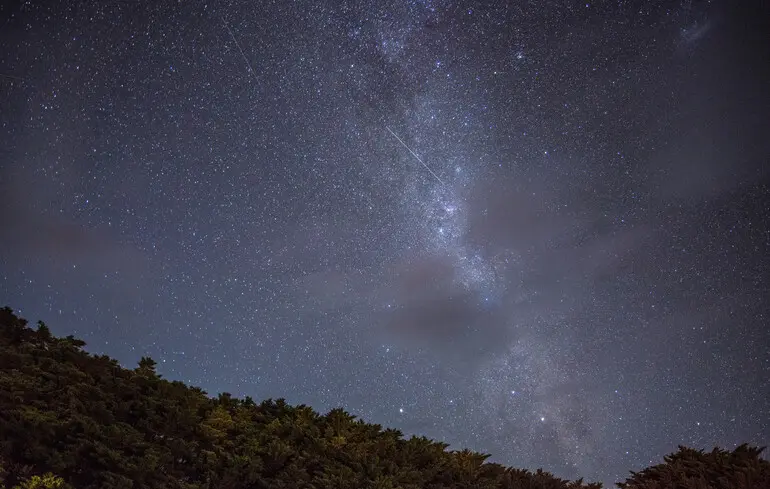 Дослідники виявили причини, чому сусідні галактики віддаляються від Чумацького Шляху, зокрема, з огляду на вплив темної матерії. 1