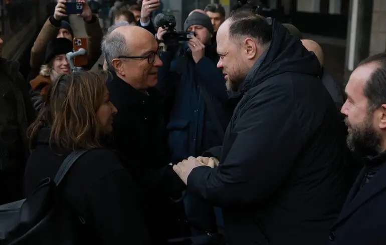 Голова польського Сейму Влодзімєж Чажастий відвідав Київ – наслідки війни стали очевидними вже на вокзалі – фото. 1