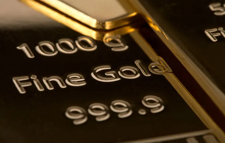 Інвестори скуповують золото після найбільшого падіння з 2013 року 1