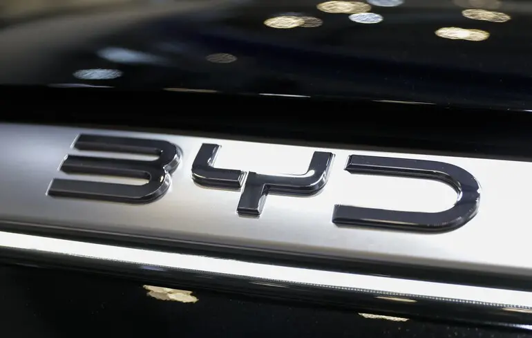 Китайські авто в Польщі - армія заборонила в'їзд на військові об'єкти 1