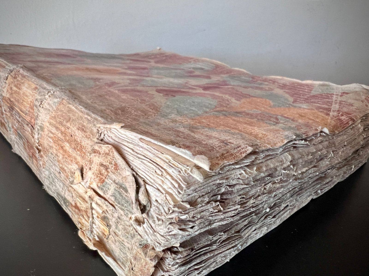 Книгу XVIII століття хотіли незаконно вивезти до Ірландії - артефакт передали Одеській національній науковій бібліотеці - новини України 2