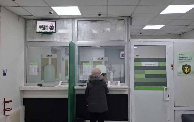 Курс долара 10 лютого тримається вище 43 гривень - де кращий курс 1