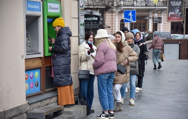Курс долара та євро 13 лютого в ПриватБанку змінився - скільки коштує валюта 1