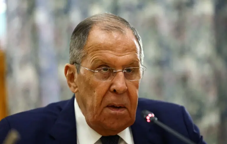 Лавров висловив критику на адресу президента Франції Макрона у зв'язку з його бесідою з Путіним. 1