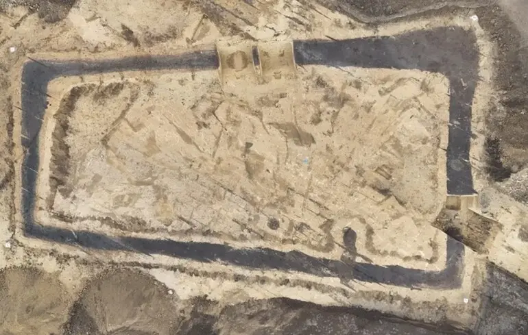 Науковці в Німеччині виявили несподіване відкриття – поховання епохи кам'яного віку з прихованим проходом. 1