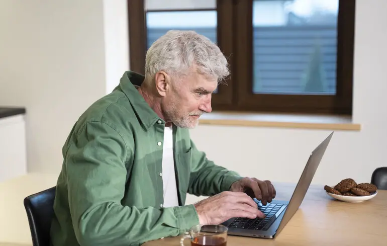 Пенсія після 75 років - держслужбовцям дозволили працювати довше 1