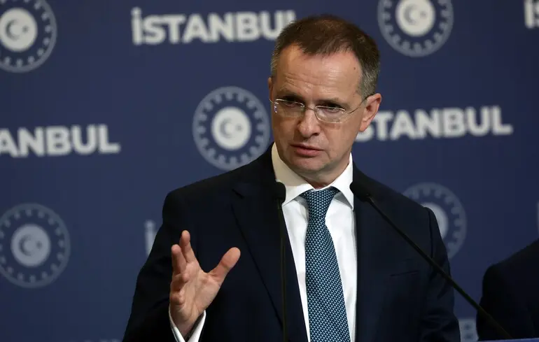 Переговори, що відбулися у Женеві 17 лютого, отримали критику з боку Sky News щодо участі перемовника Мєдінського. 1