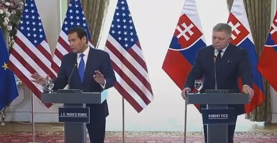 Після завершення Мюнхенської конференції Марко Рубіо поїхав до Словаччини та Угорщини. 2
