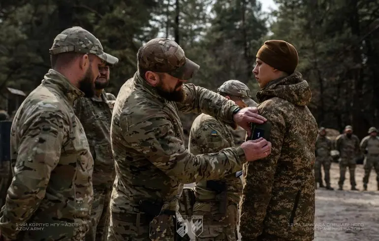Президент України Володимир Зеленський повідомив, що на даний момент існує нестача фінансування для нових контрактів для Збройних Сил України. 1