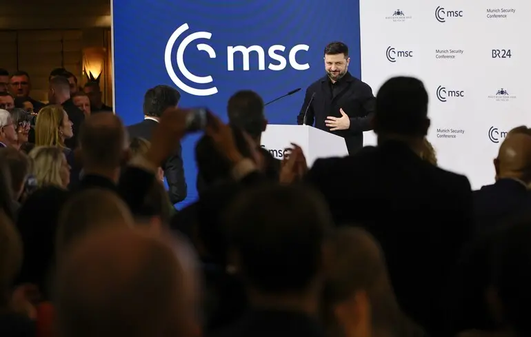 Президент України Володимир Зеленський закликав Росію скористатися можливістю перемир'я для проведення виборів. Відповідне відеозвернення було опубліковане в новинах світового масштабу. 1