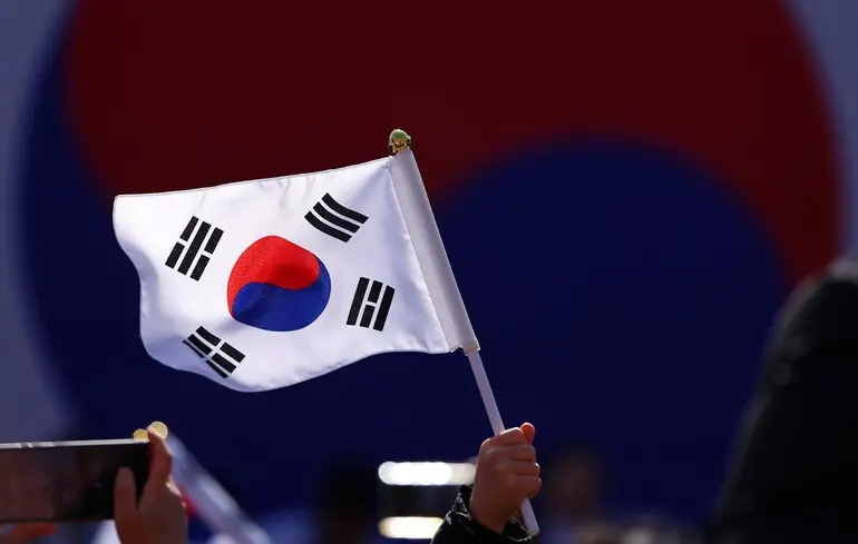 Росія зняла з будівлі посольства в Сеулі скандальний банер та скасувала ходу 1