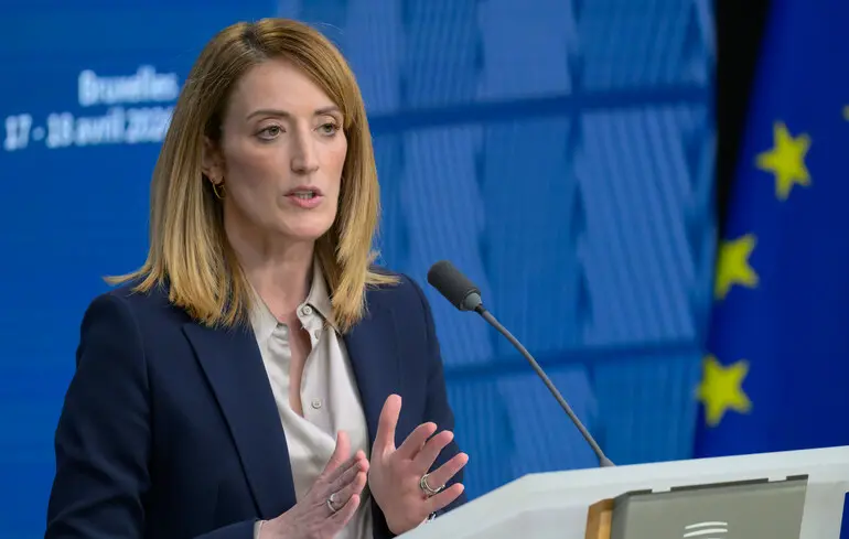 Санкції проти нафти та газу РФ - заява Мецоли про тіньовий флот 1