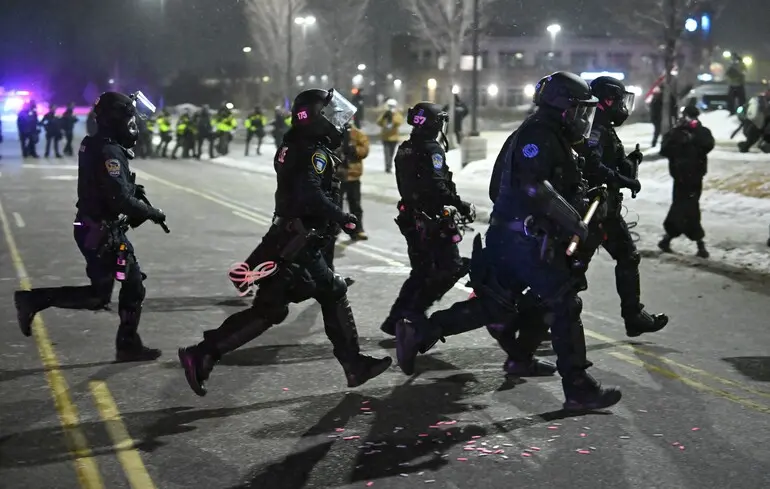 Шахраї та іммігранти США - підроблена контора та інсценовані слухання - новини світу 1