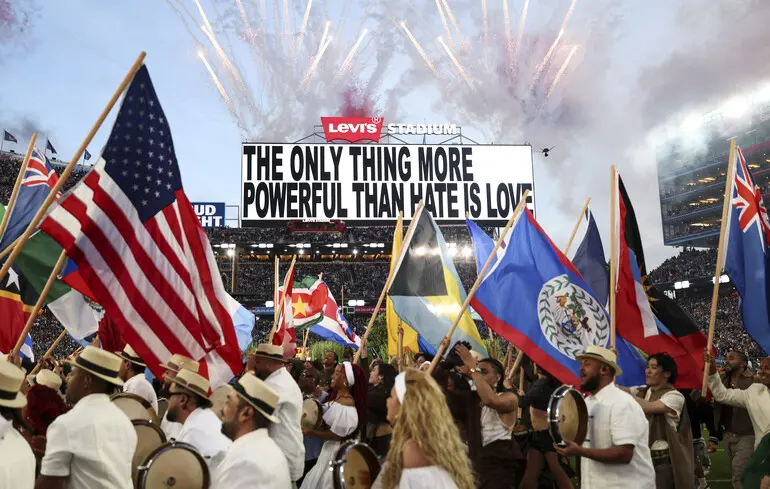 Шоу Bad Bunny у перерві Супербоулу побило рекорди у соцмережах - виступ зібрав 128,2 млн глядачів - новини культури 1