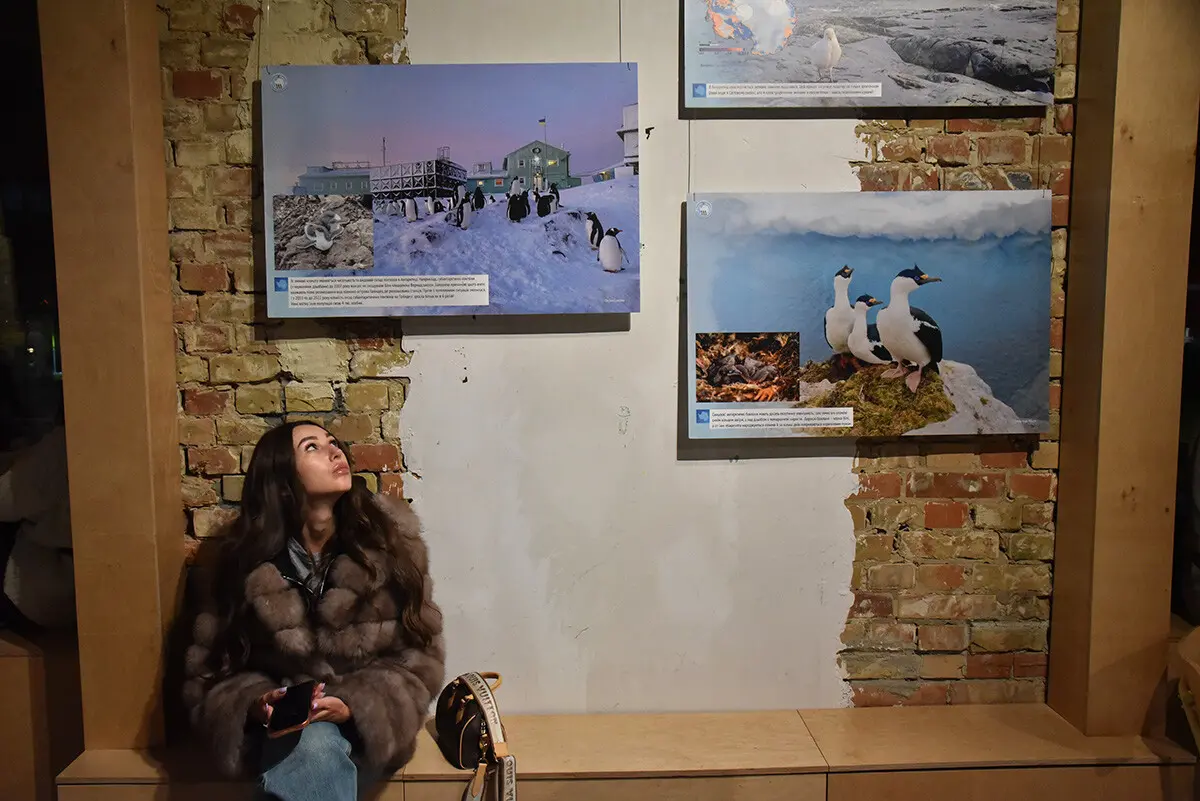 У Києві відзначили ювілей станції Академік Вернадський спецпогашенням марки та фотовиставкою 16