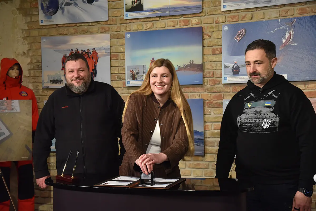 У Києві відзначили ювілей станції Академік Вернадський спецпогашенням марки та фотовиставкою 9