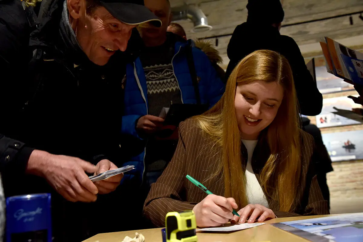 У Києві відзначили ювілей станції Академік Вернадський спецпогашенням марки та фотовиставкою 15