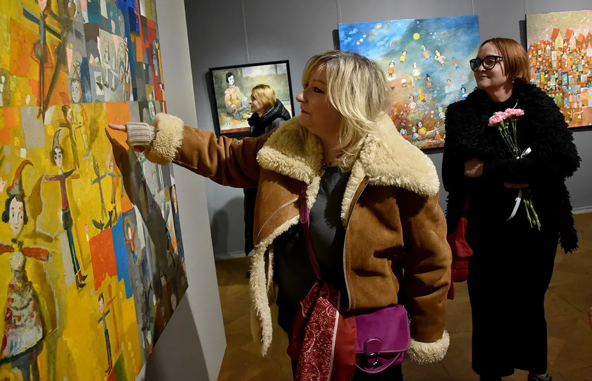 У Київській картинній галереї відкрилась виставка Люди художника Темо Свірелі 3