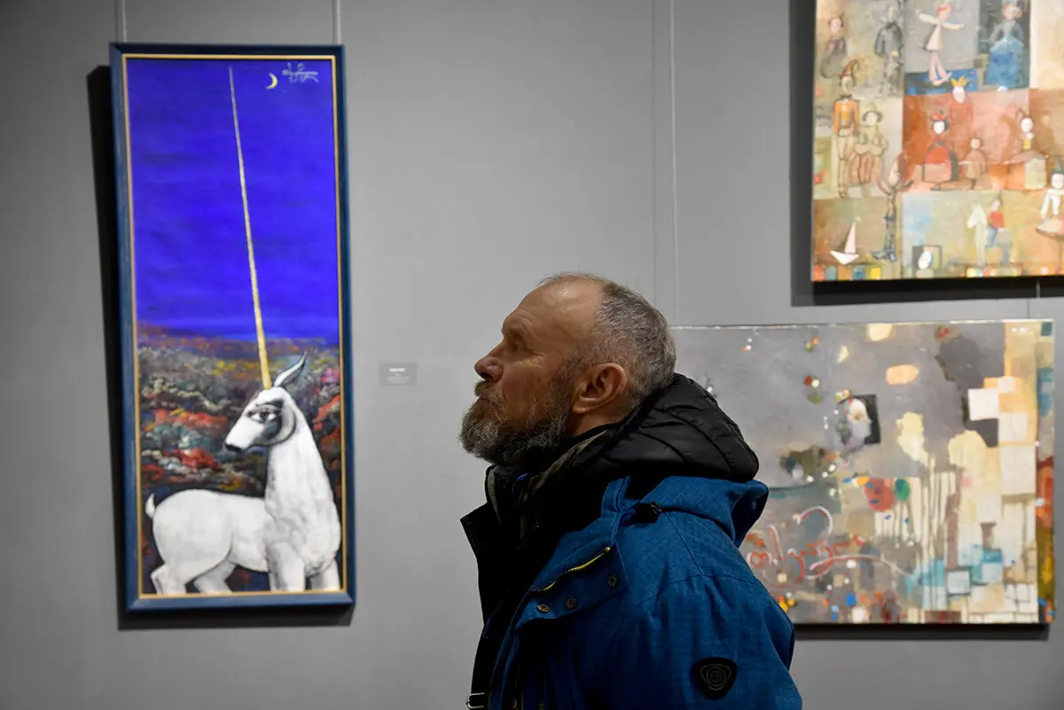 У Київській картинній галереї відкрилась виставка Люди художника Темо Свірелі 1