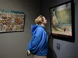 У Київській картинній галереї відкрилась виставка Люди художника Темо Свірелі 26