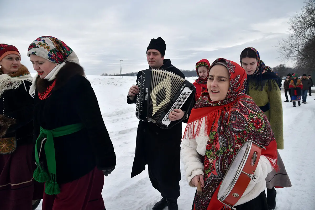 У столичному музеї просто неба пройшли календарно-обрядові гуляння - фото 16