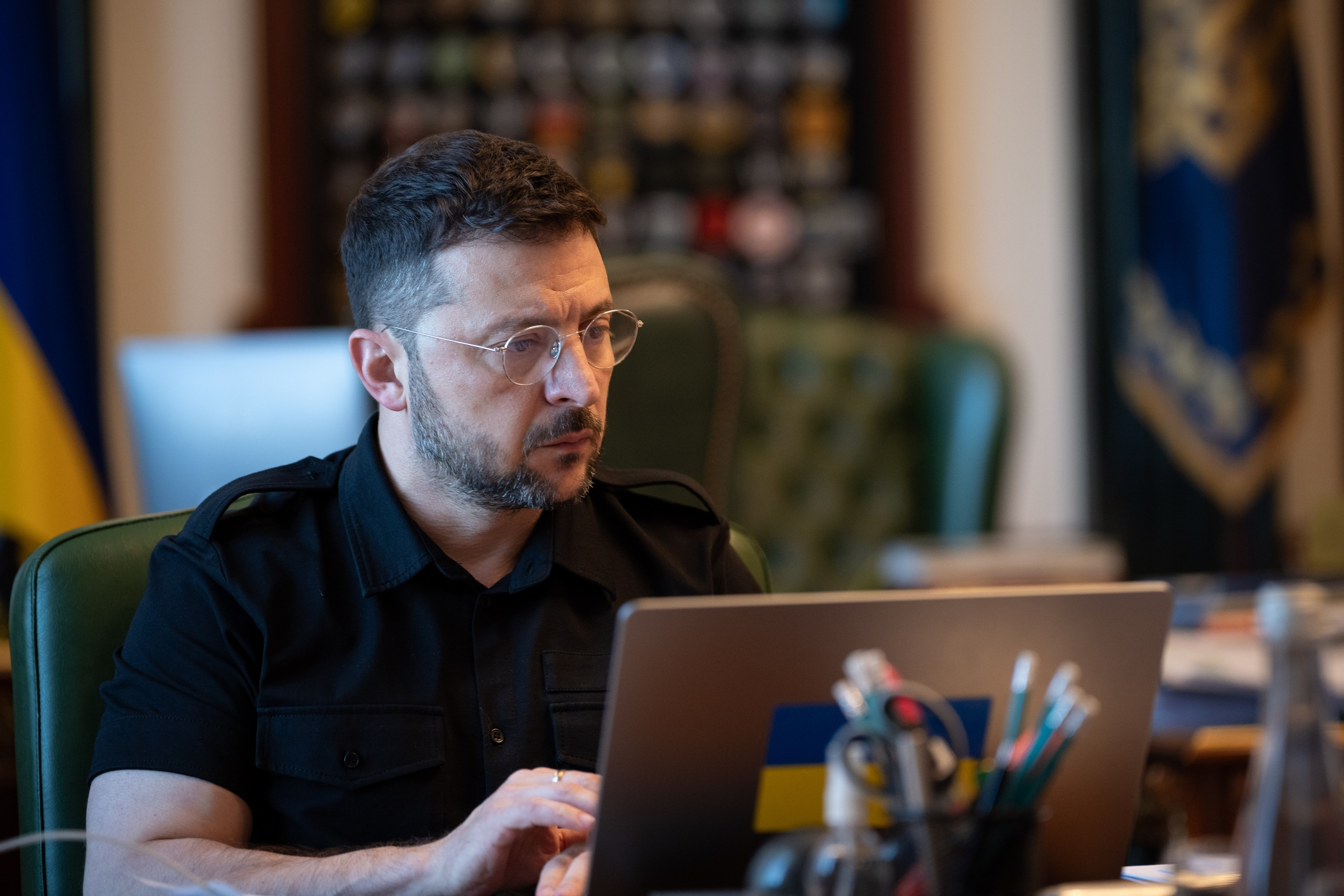 Україна ввела обмежувальні заходи щодо 225 капітанів суден, що належать до тіньового флоту Російської Федерації. 1