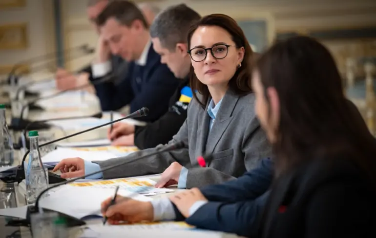 В Україні стартує пілотний проєкт е-чеків у банкінгу - уряд запускає нову програму 1