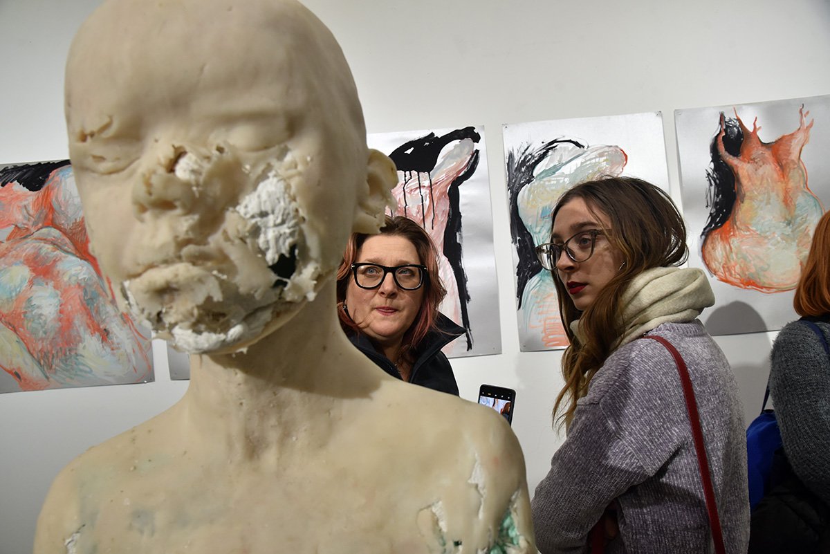 Виставка "Вразливе місце" - у Києві презентували гіперреалістичні скульптури Поліни Вербицької - фото 31