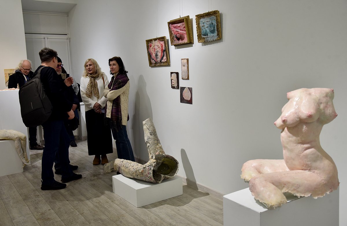 Виставка "Вразливе місце" - у Києві презентували гіперреалістичні скульптури Поліни Вербицької - фото 32