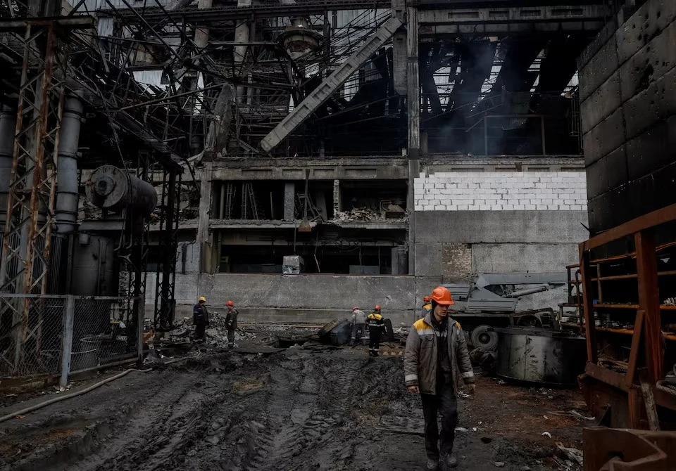 За чий кошт мають відновлювати знищені приватні ТЕС та ТЕЦ Якими фінансовими ресурсами має здійснюватися відновлення зруйнованих приватних теплових електростанцій та теплових електричних центрів? 4