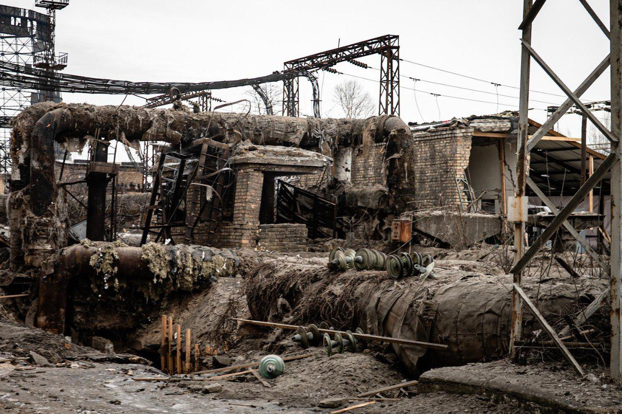 Якими фінансовими ресурсами має здійснюватися відновлення зруйнованих приватних теплових електростанцій та теплових електричних центрів? 1