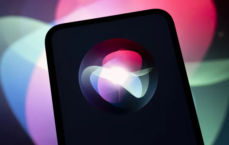 Запуск оновленої Siri відтерміновується через технічні проблеми. Тестування iOS 26.4 виявило недоліки в точності та швидкості роботи. 1