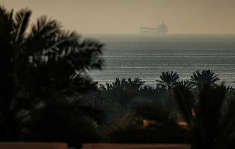 Блокада Ормузької протоки - Іран продовжує експорт нафти попри блокаду танкерів - новини світу 1