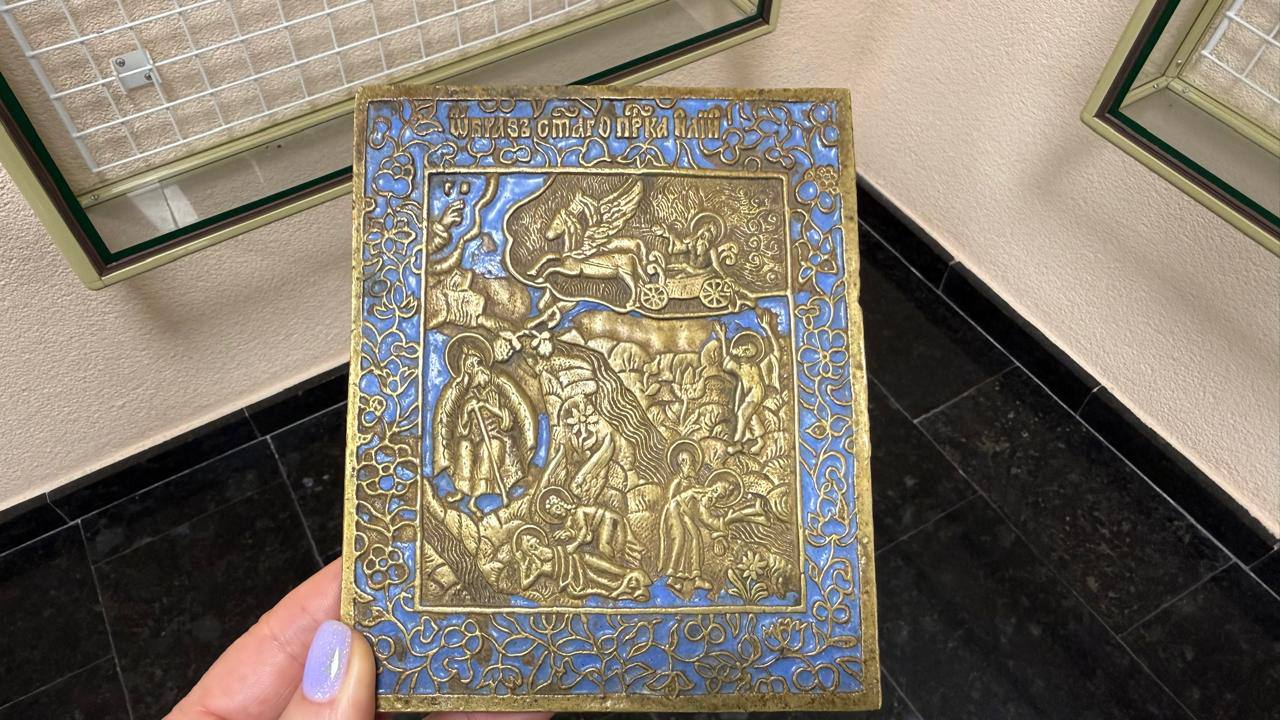 Цінні реліквії намагалися вивезти з України - старообрядницьку ікону та хрест XVIII–XIX століть передали музею - новини культури 2