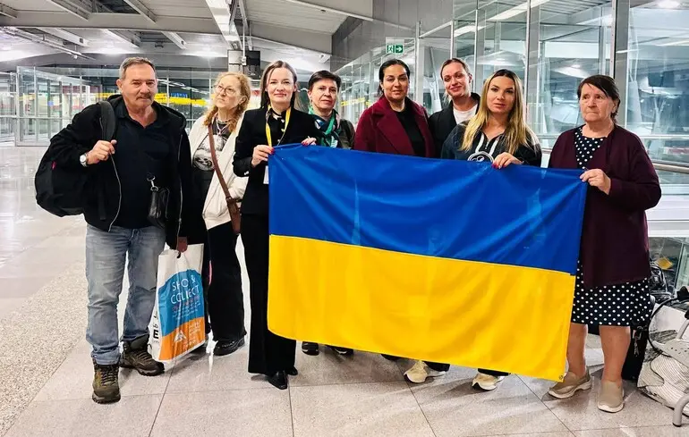 Евакуація з Близького Сходу: до Варшави доставлено 16 громадян України. 1