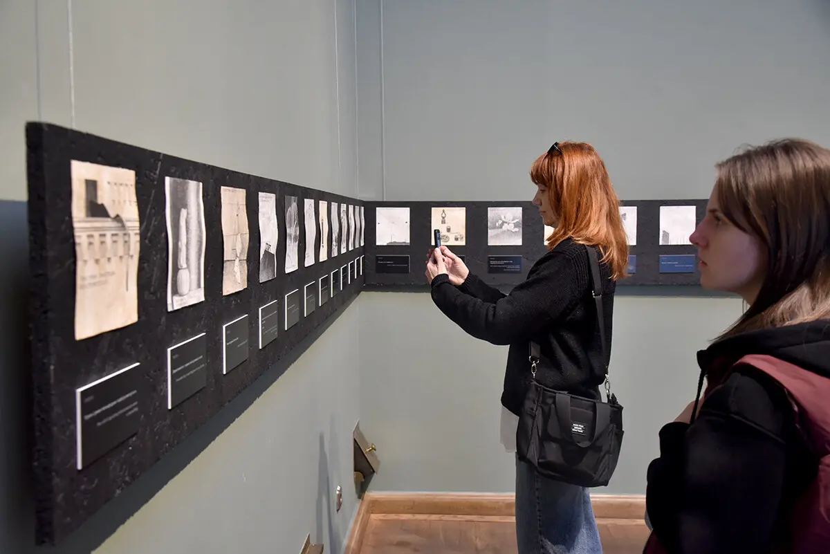 Гамлет Зіньківський презентував новий цикл графіки у Музеї Ханенків 11