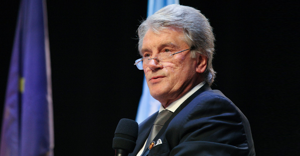 Ющенко опублікував давнє спільне зображення з Орбаном: "Пам'ятаю тебе іншим". 1